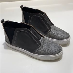 KAANAS High top shoe/sneaker